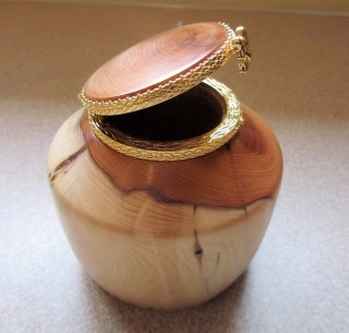 Lidded pot by Bert Lanham